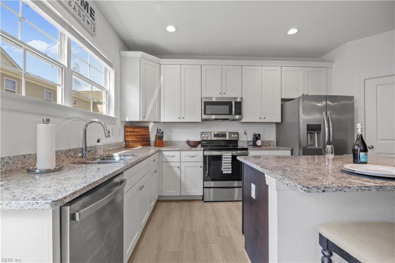 Photo 7 of 39 residential for sale in Chesapeake virginia