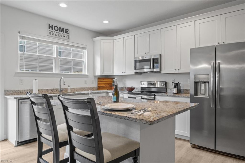 Photo 8 of 39 residential for sale in Chesapeake virginia