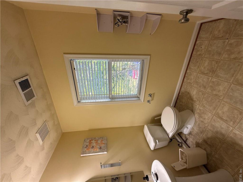 Photo 4 of 19 residential for sale in Virginia Beach virginia