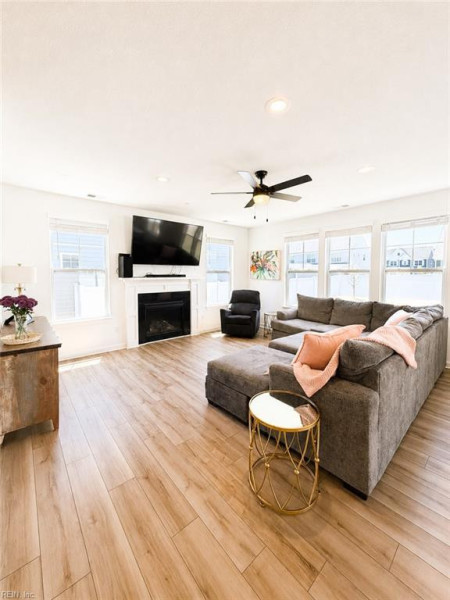 Photo 12 of 47 residential for sale in Chesapeake virginia