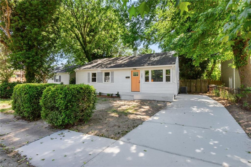 Photo 3 of 37 residential for sale in Norfolk virginia