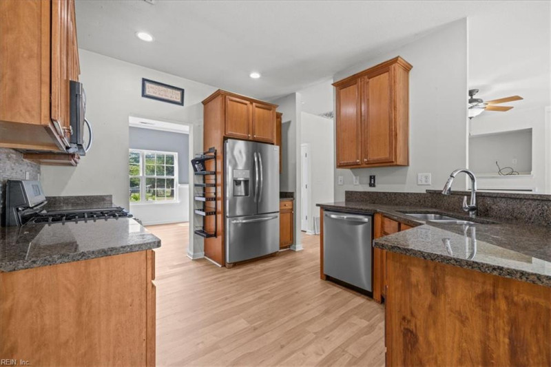 Photo 14 of 48 residential for sale in Hampton virginia