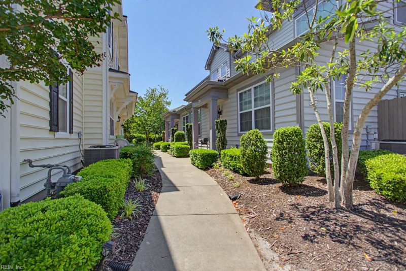 Photo 3 of 31 residential for sale in Virginia Beach virginia
