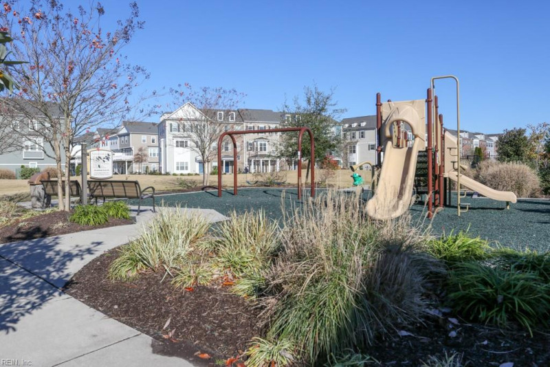 Photo 5 of 31 residential for sale in Virginia Beach virginia