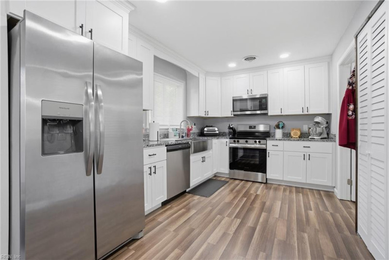 Photo 11 of 41 residential for sale in Chesapeake virginia