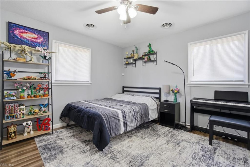 Photo 13 of 41 residential for sale in Chesapeake virginia