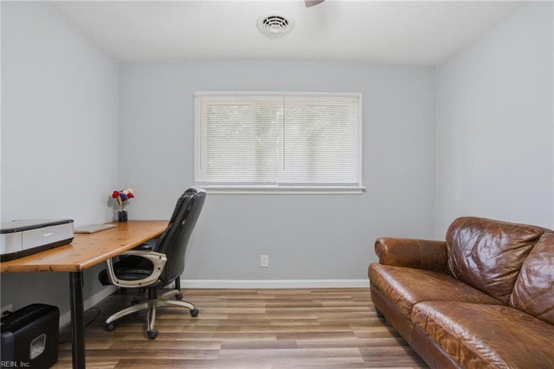 Photo 19 of 41 residential for sale in Chesapeake virginia