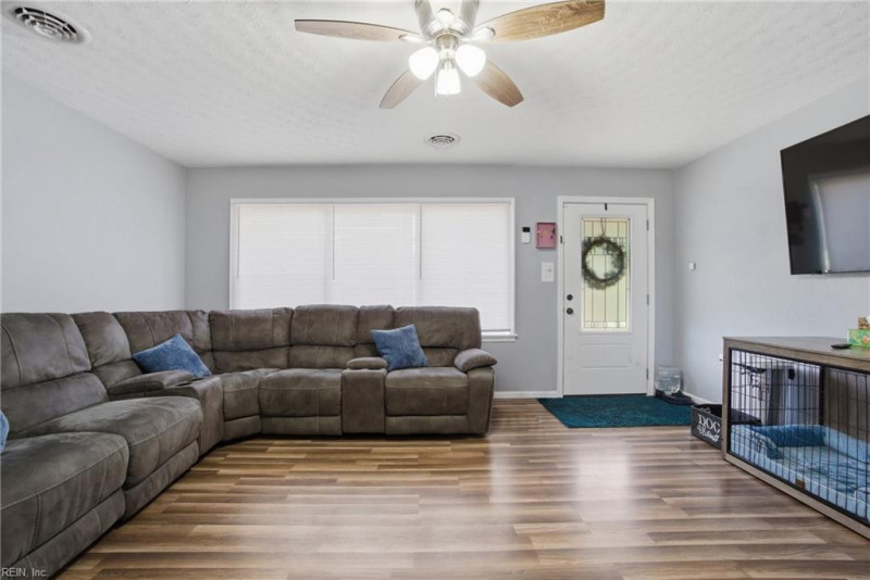 Photo 6 of 41 residential for sale in Chesapeake virginia
