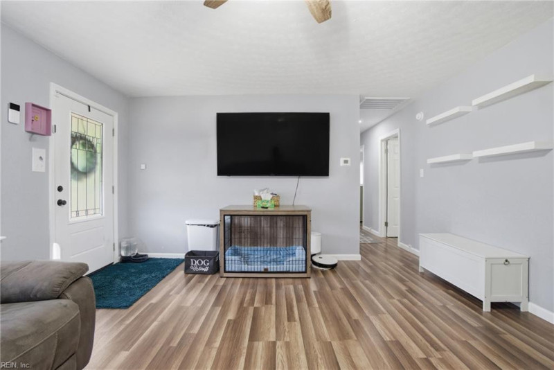Photo 7 of 41 residential for sale in Chesapeake virginia