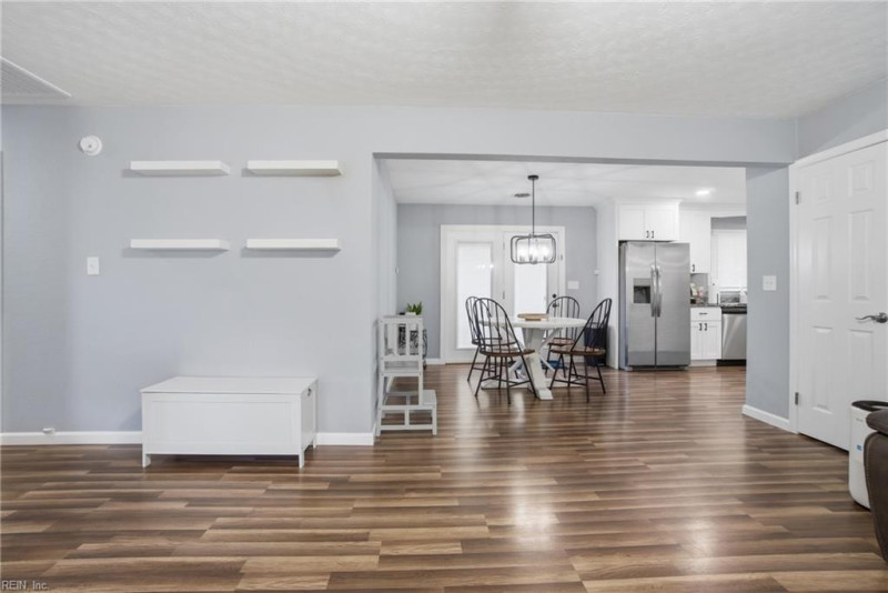 Photo 8 of 41 residential for sale in Chesapeake virginia