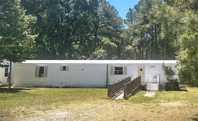 Photo 1 of 36 residential for sale in James City County virginia
