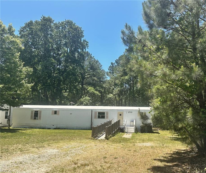 Photo 2 of 36 residential for sale in James City County virginia