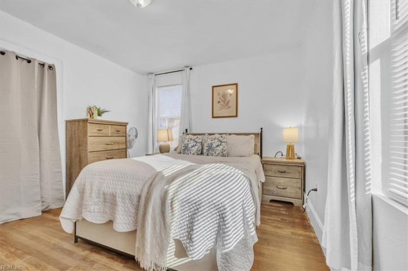 Photo 12 of 30 residential for sale in Portsmouth virginia