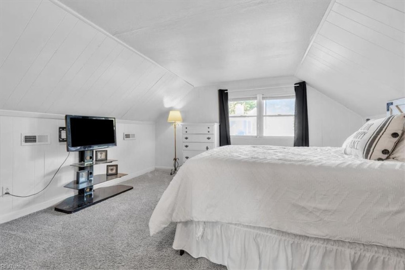 Photo 17 of 30 residential for sale in Portsmouth virginia