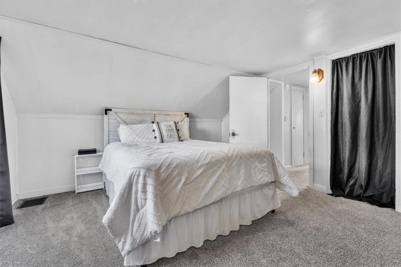 Photo 18 of 30 residential for sale in Portsmouth virginia