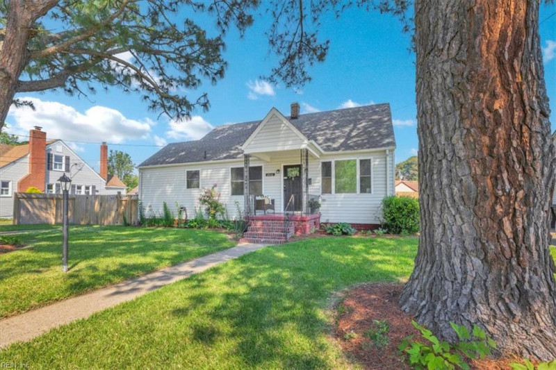 Photo 2 of 30 residential for sale in Portsmouth virginia
