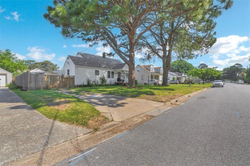Photo 27 of 30 residential for sale in Portsmouth virginia