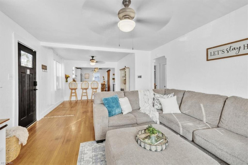 Photo 4 of 30 residential for sale in Portsmouth virginia