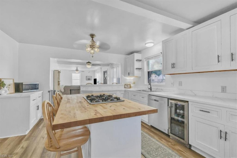 Photo 8 of 30 residential for sale in Portsmouth virginia