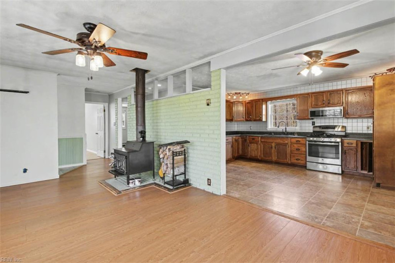 Photo 10 of 43 residential for sale in Gloucester County virginia