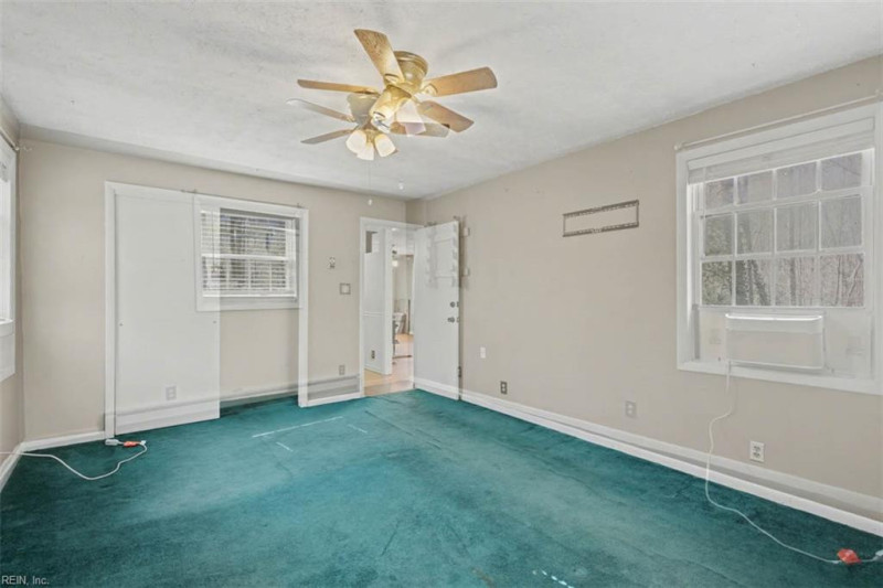 Photo 14 of 43 residential for sale in Gloucester County virginia