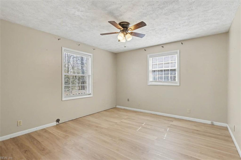Photo 16 of 43 residential for sale in Gloucester County virginia