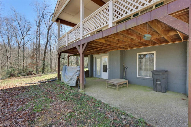 Photo 17 of 43 residential for sale in Gloucester County virginia