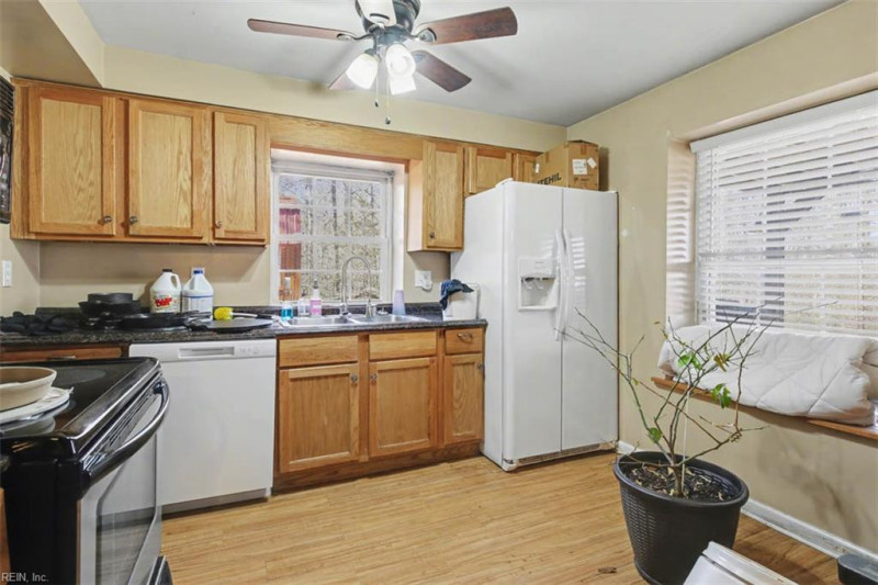 Photo 21 of 43 residential for sale in Gloucester County virginia