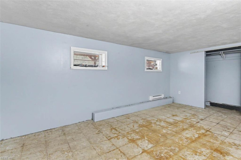 Photo 23 of 43 residential for sale in Gloucester County virginia
