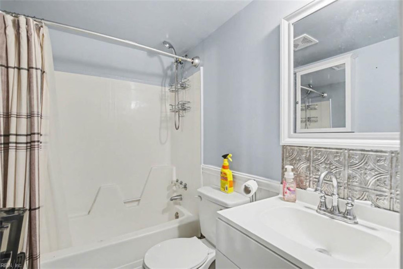 Photo 24 of 43 residential for sale in Gloucester County virginia