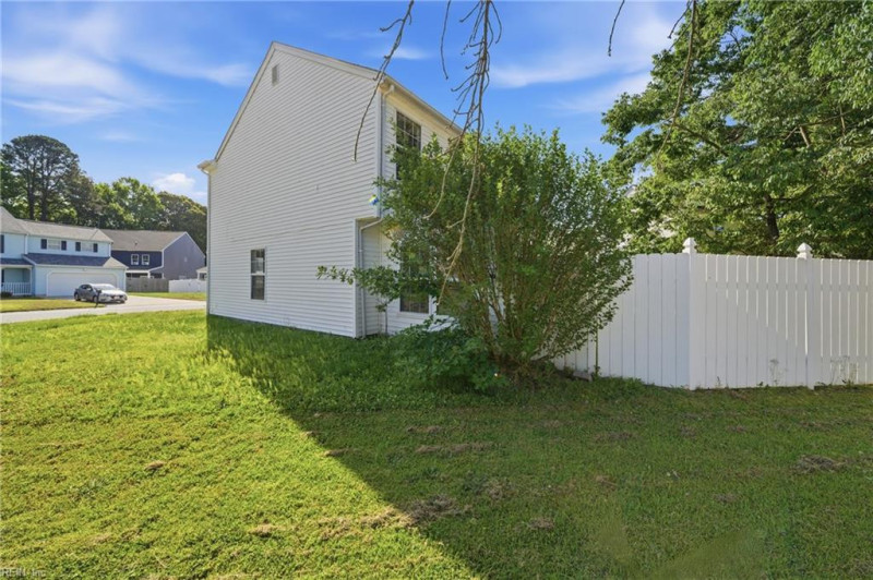 Photo 4 of 46 residential for sale in Suffolk virginia