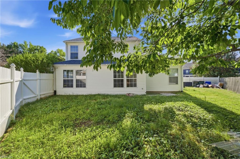 Photo 5 of 46 residential for sale in Suffolk virginia
