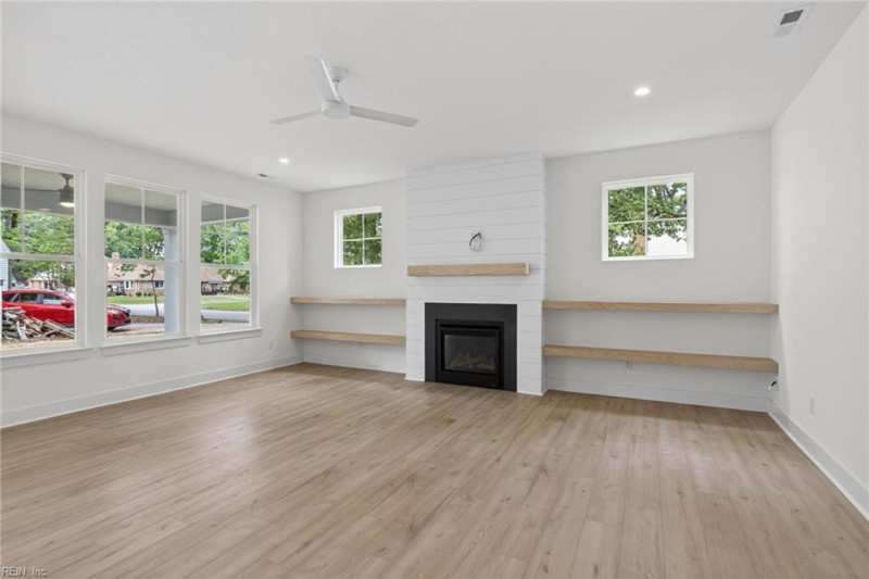 Photo 15 of 44 residential for sale in Virginia Beach virginia