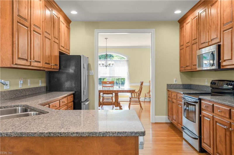 Photo 10 of 50 residential for sale in Gloucester County virginia