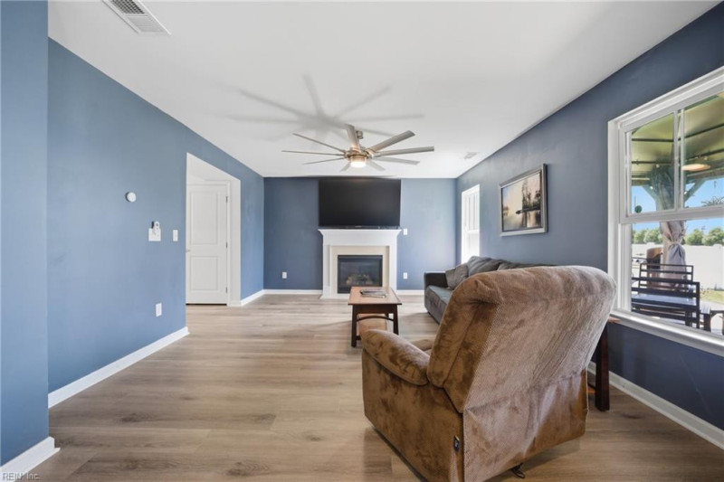 Photo 10 of 34 residential for sale in Currituck County virginia