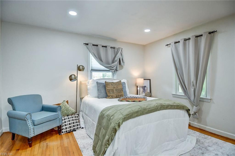 Photo 16 of 44 residential for sale in Virginia Beach virginia