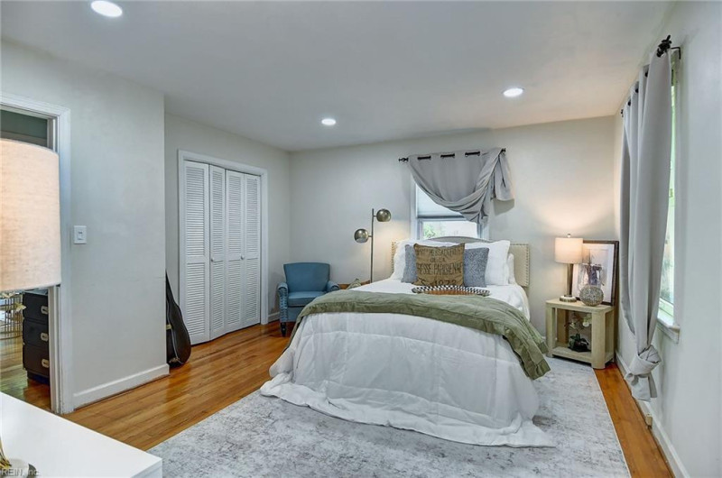 Photo 17 of 44 residential for sale in Virginia Beach virginia