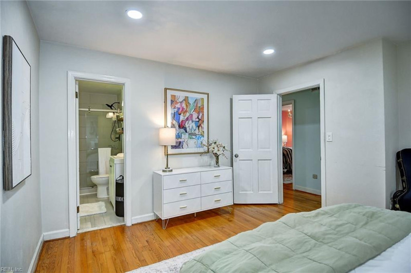 Photo 18 of 44 residential for sale in Virginia Beach virginia