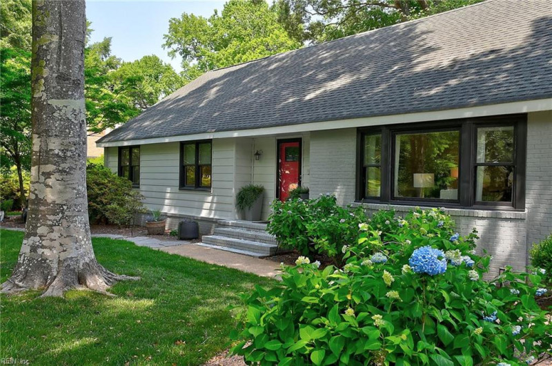 Photo 2 of 44 residential for sale in Virginia Beach virginia