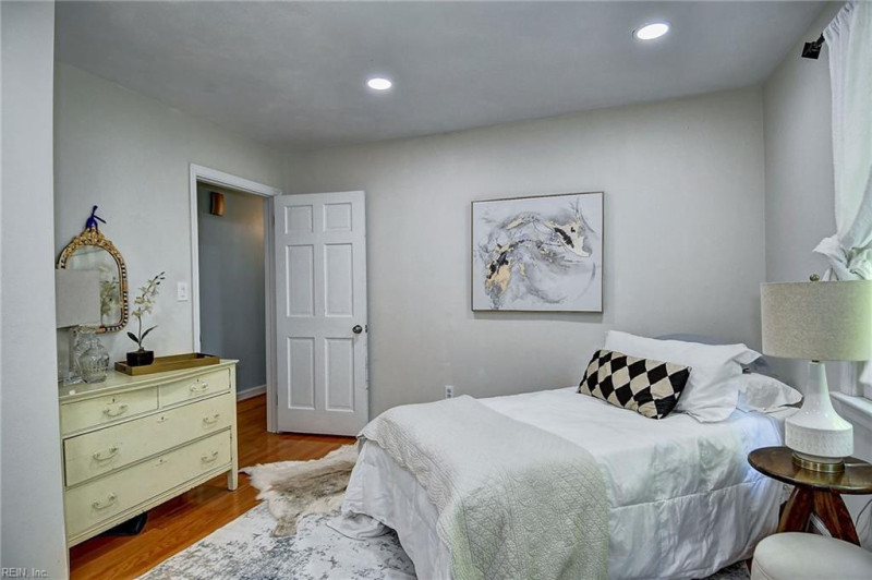 Photo 23 of 44 residential for sale in Virginia Beach virginia