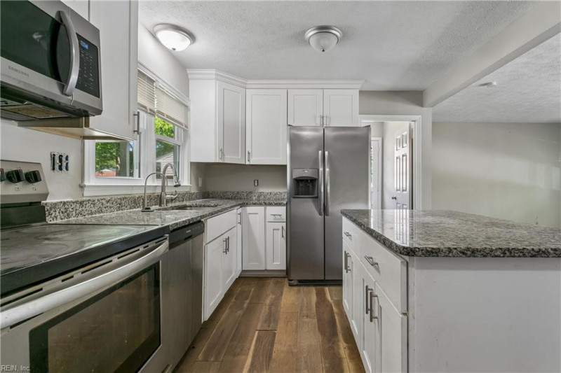 Photo 10 of 36 residential for sale in Newport News virginia