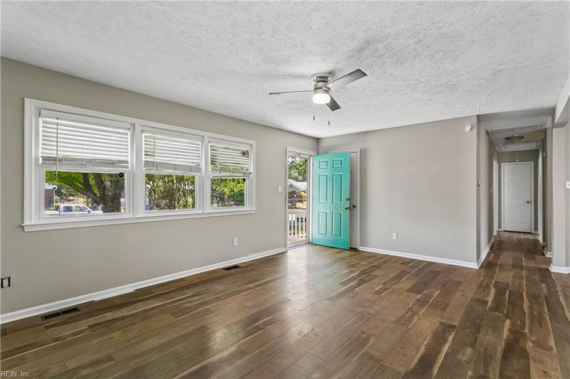Photo 5 of 36 residential for sale in Newport News virginia
