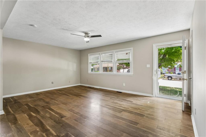 Photo 7 of 36 residential for sale in Newport News virginia