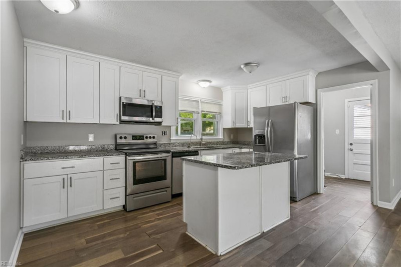 Photo 9 of 36 residential for sale in Newport News virginia