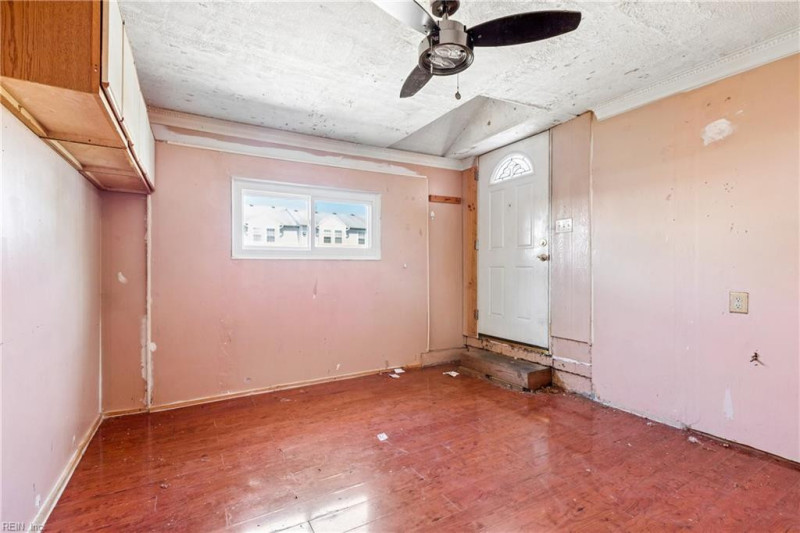 Photo 18 of 25 residential for sale in Norfolk virginia