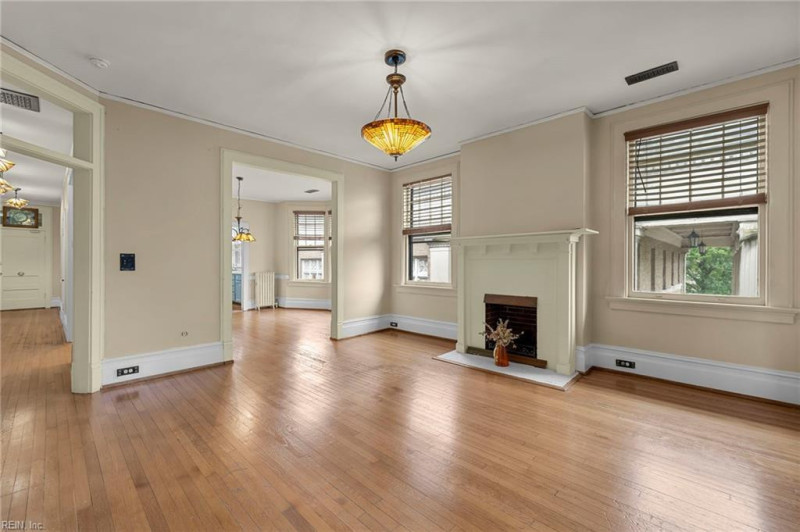 Photo 12 of 42 residential for sale in Norfolk virginia
