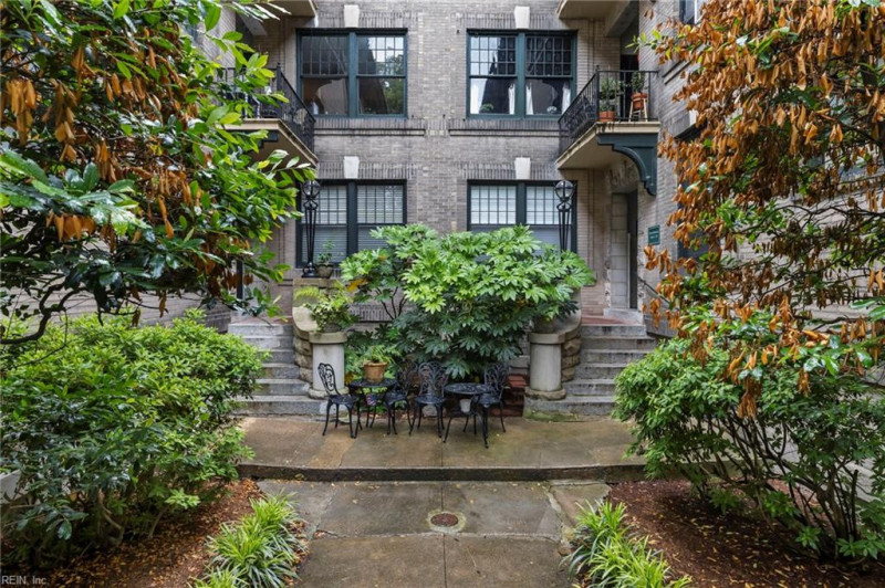 Photo 4 of 42 residential for sale in Norfolk virginia