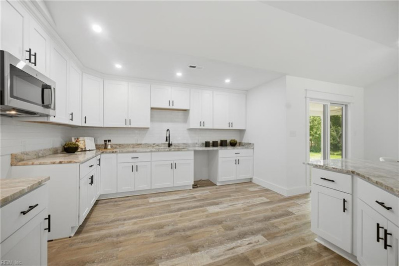 Photo 16 of 50 residential for sale in Chesapeake virginia