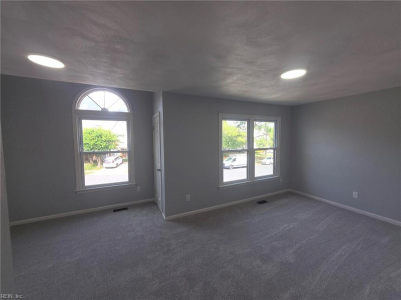 Photo 10 of 18 residential for sale in Chesapeake virginia