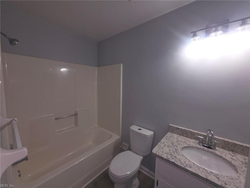 Photo 11 of 18 residential for sale in Chesapeake virginia